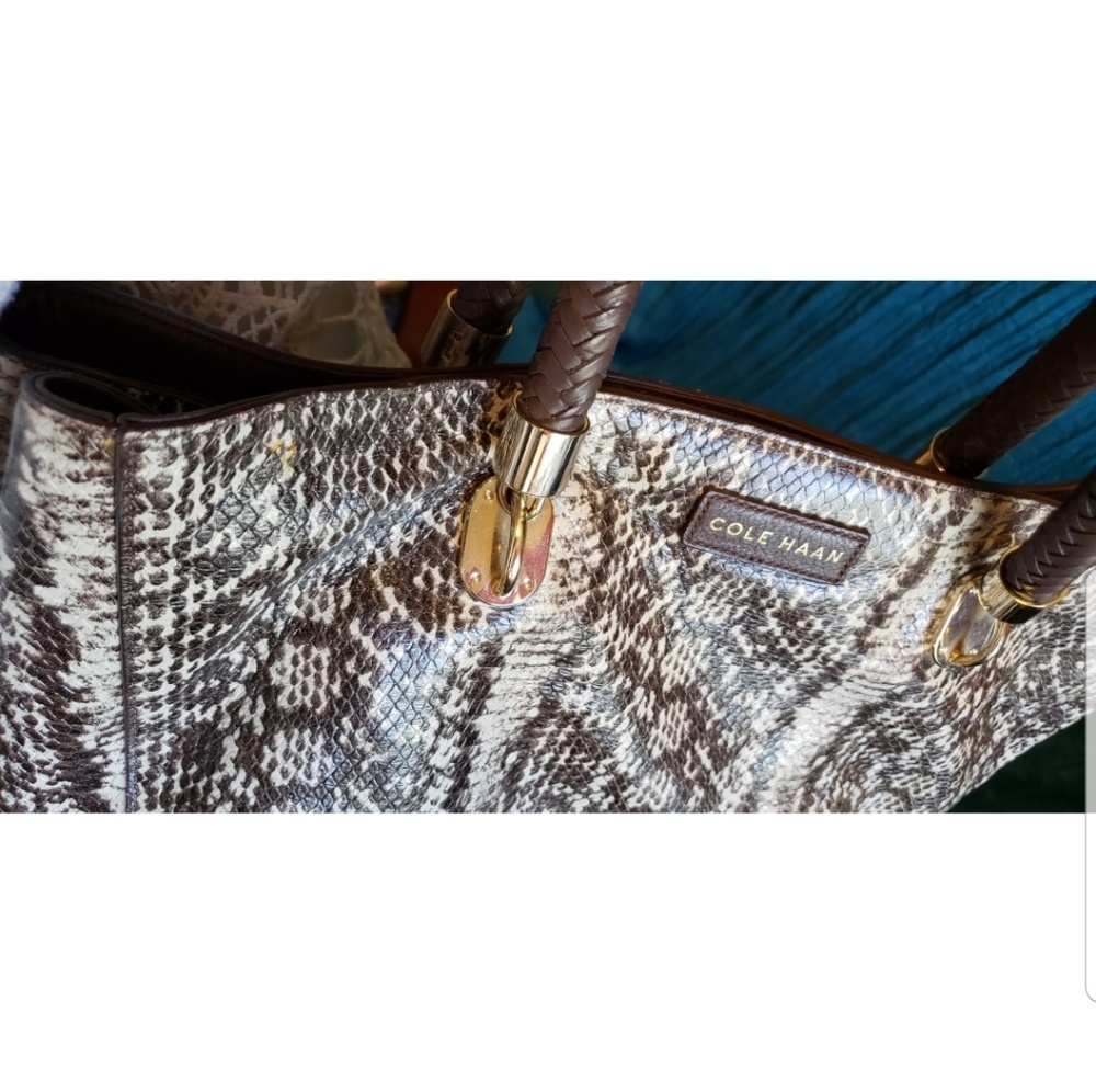 Hand Bag - Picture 7 of 8